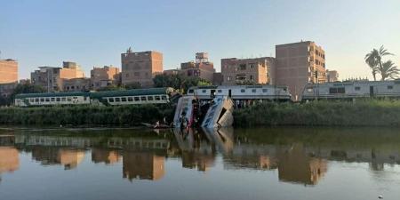 النائب العام يأمر بالتحقيق فى واقعة تصادم قطارين بمحافظة المنيا