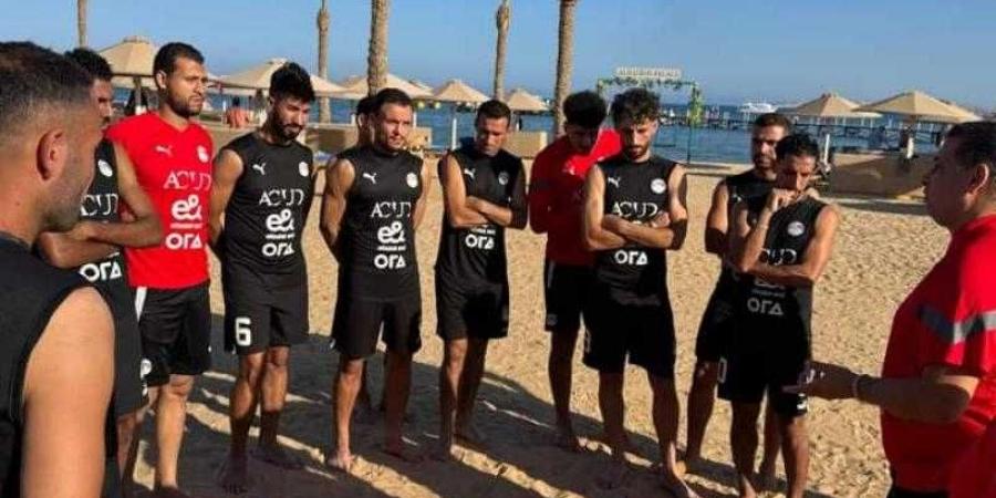 منتخب مصر لكرة القدم الشاطئية يواصل تدريباته بالغردقة استعداداً لبطولة كأس الأمم |صور