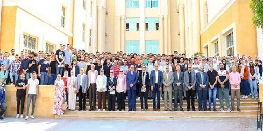 جامعة المنصورة الأهلية تقف دقيقة حداد على أرواح الطلاب ضحايا حادث جامعة الجلالة