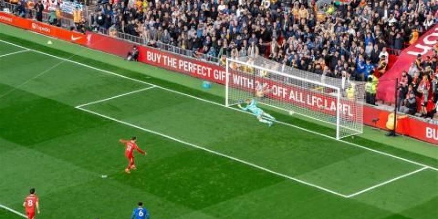 صلاح يقود ليفربول للفوز على تشيلسي 2-1 في الدوري الإنجليزي