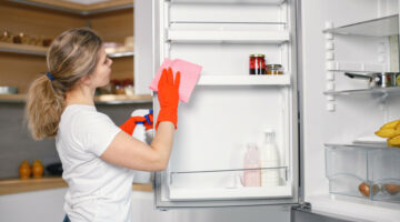 طرق طبيعية لتنظيف الثلاجة للتخلص من الروائح الكريهة بشكل نهائي