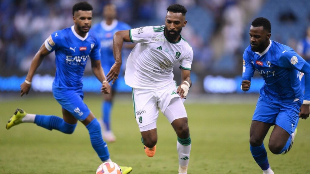 منافسة شديدة بين الهلال والأهلي السعودي