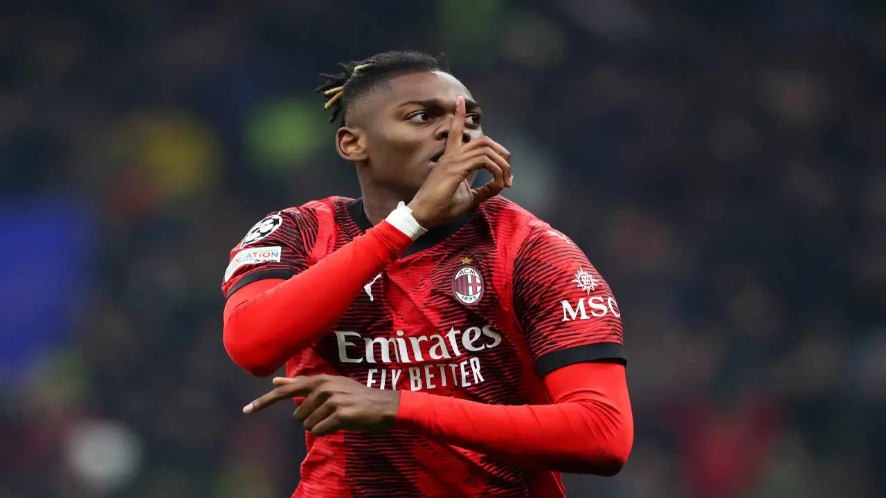 مفاجأة جديدة تهز الميركاتو الصيفي .. نجم ميلان يرفض عرض ضخم من الهلال 10 رفائيل لياو يرفض عرض الهلال ويفضل البقاء في ميلان