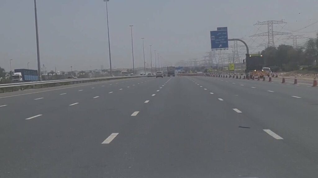 فتح شارع الإمارات بالقرب من جسر شارع القدرة