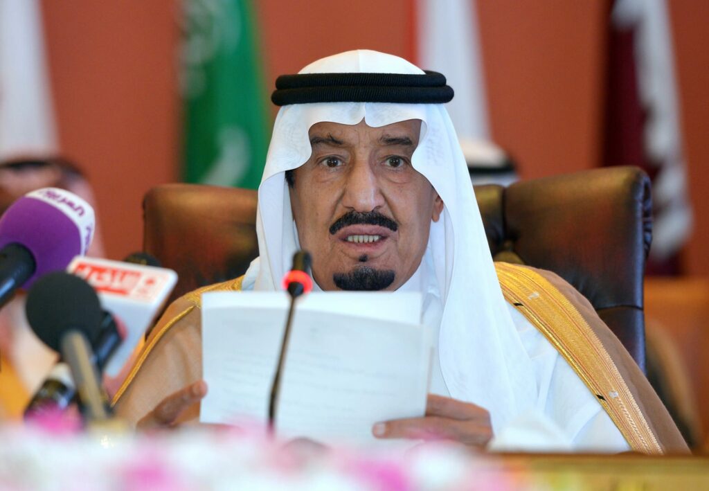 قرار الملك سلمان بن عبدالعزيز حول إعانة بدل الغلاء المعيشي داخل السعودية 