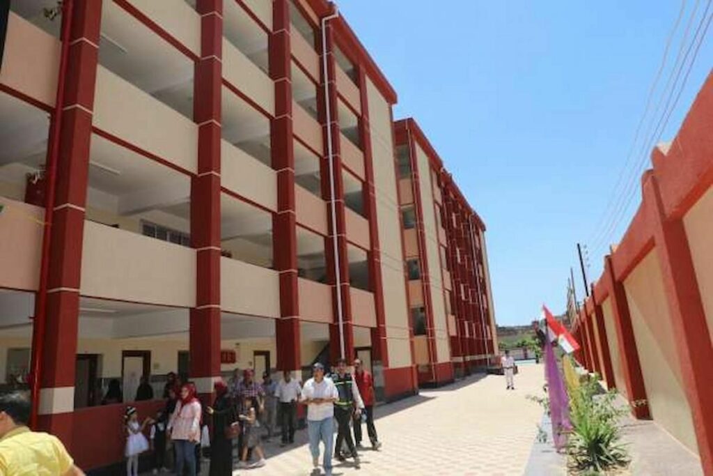 مدرسة مبارك كول