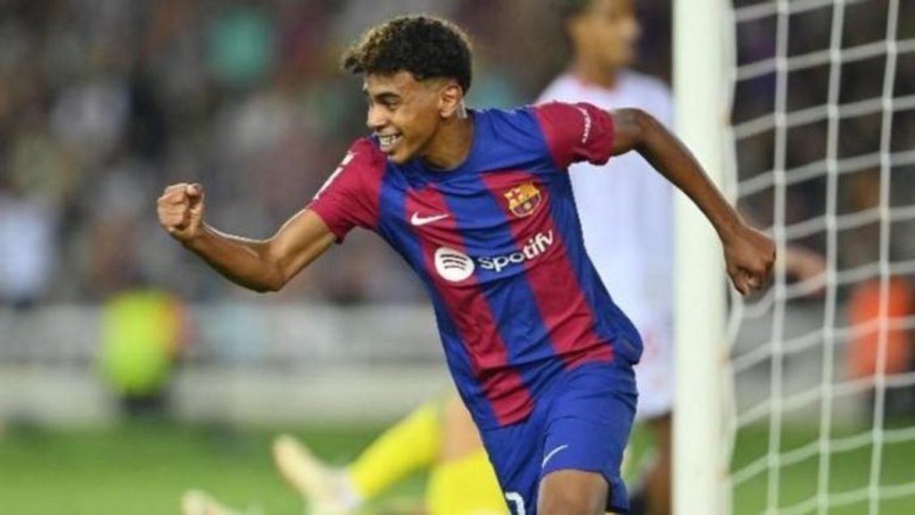لامين يامال النجم المنتظر للهلال السعودي