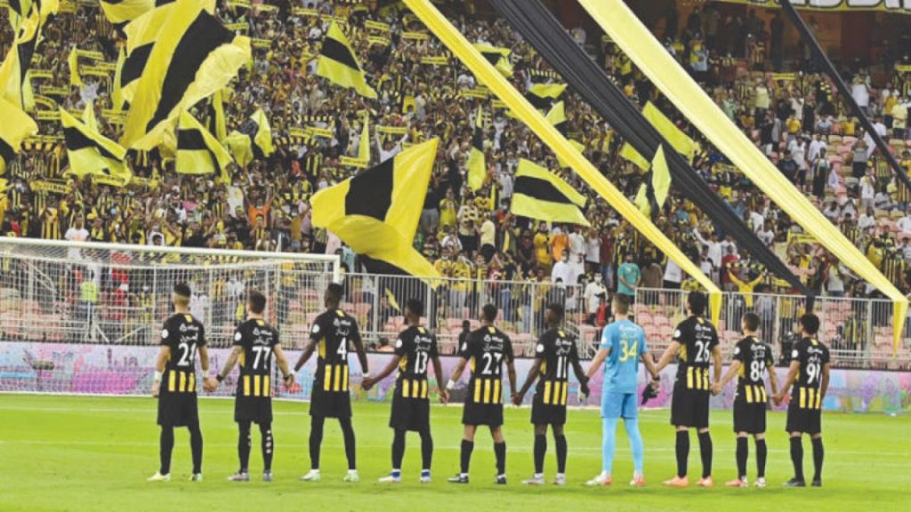 مدرب الاتحاد السعودي الجديد يثير ضجة