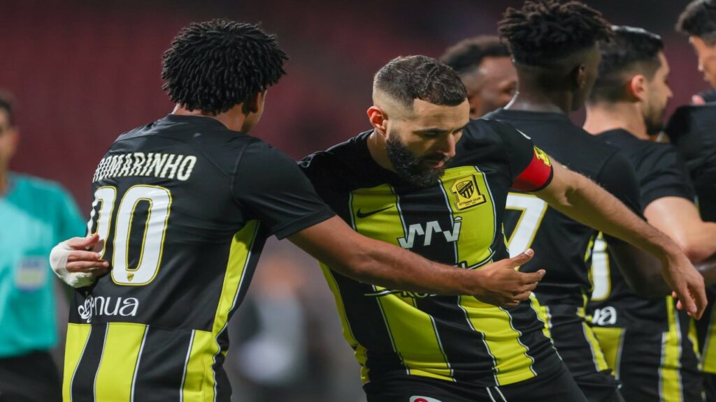 بنزيما يقرر البقاء في الاتحاد السعودي