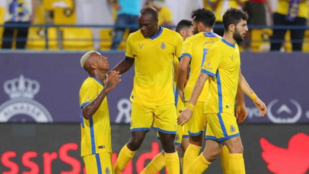 رحيل نجم النصر الساطع قريبًا