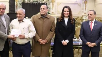 نائب محافظ الجيزة تسلم شهادات محو الأمية لعدد من العاملين بالمطابع الأميرية – الجريدة