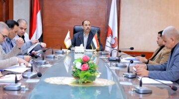 محافظ سوهاج يعقد اجتماعا لمناقشة الموقف التنفيذي ومعدلات الأداء في عدد من الملفات المهمة – الجريدة
