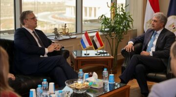 وزير السياحة يبحث مع سفير هولندا بالقاهرة سبل التعاون المشترك – الجريدة