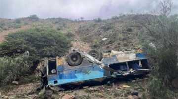 فيديو.. مقتل 30 شخصا جراء سقوط حافلة في واد بجنوب بوليفيا – الجريدة