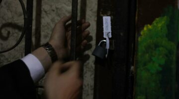 تحرير (148) مخالفة للمحلات التى لم تلتزم بقرار الغلق خلال 24 ساعة – الجريدة