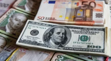 الدولار يرتفع واليورو يقترب من أدنى مستوى في عامين – الجريدة