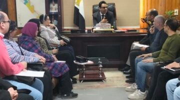 “دويدار” يعقد إجتماع مع إدارات مكافحة العدوي والصيدلة والمعامل لمناقشة آليات العمل خلال المرحلة القادمة – الجريدة