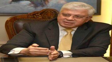 وزير التعليم العالي يعقد مؤتمرًا صحفيًا.