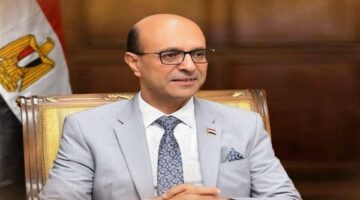 رئيس جامعة أسيوط يعتمد اللائحة المالية ويسجل لجنة أخلاقيات البحث العلمي.