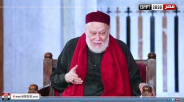 هل يجوز للمرأة الصلاة في مكان به رجال؟.. علي جمعة يجيب | الأخبار – الجريدة