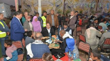 محافظ أسيوط يشارك أهالي عزبة المكسرين بالقوصية في الإفطار الجماعي ضمن مبادرات دعم الأسر الأكثر احتياجًا | محافظات – الجريدة