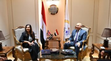 وزير الصناعة يبحث تعزيز التعاون مع المبعوث البريطاني