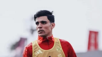 بن شرقي يعود لتدريبات الأهلي بعد غياب