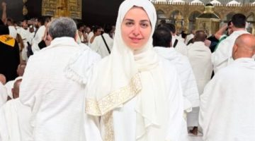 هبة مجدي تؤدي العمرة وتشارك لحظات روحانية مؤثرة من داخل الحرم المكي