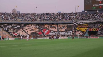 جماهير الزمالك تهاجم الخطيب في مباراة ستيلينبوش.. الأمن يتدخل لاحتواء الأزمة