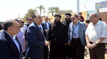 رئيس الوزراء يلتقي طلاب سانت ماري في منفلوط ويستمع لآرائهم