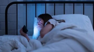 الأرق يزداد بنسبة 59% بسبب استخدام الهاتف قبل النوم.. اكتشف التفاصيل!