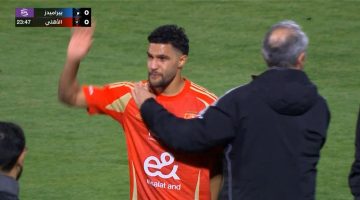 يحيى عطية الله يغادر بالدموع خلال مباراة الأهلي وبيراميدز