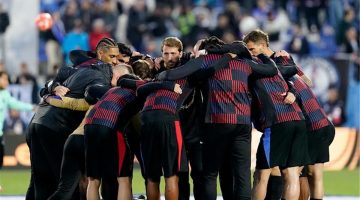 إصابة خطيرة للاعب برشلونة وخروجه المفاجئ أمام ليجانيس في الدوري الإسباني