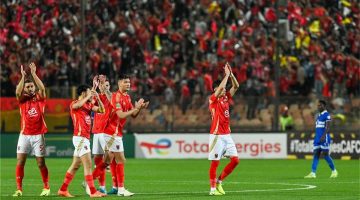 عضو مجلس الأهلي يوضح “من أين لك هذا” ويدعو الجماهير لدعم الفريق أمام صن داونز