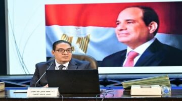 تكريم مميز لفريق تنظيم زيارة الرئيس الفرنسي في جامعة القاهرة