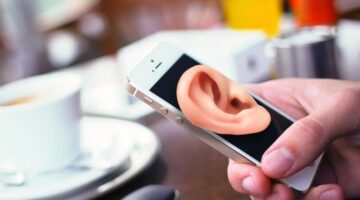 9 طُرق خفيِّة «يتنصَّت» بها هاتفك الذكي عليك!