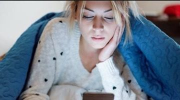 لماذا تأجيل النظر إلى هاتفك عند الاستيقاظ يعزز صحتك ونشاطك؟