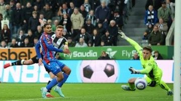 نيوكاسل يكتسح كريستال بالاس 5-0 ويصعد للمركز الثالث بالدوري الإنجليزي