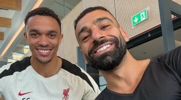 محمد صلاح يفاجئ جماهير ليفربول بصورة مع “الخائن”