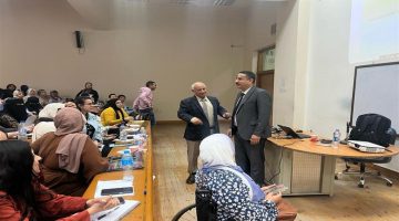 جولة تفقدية لمدير التعليم المدمج بجامعة القاهرة.