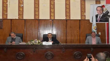 محافظ أسيوط يلتقي مديري المدارس لتحسين الأداء