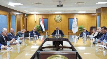 وزير التعليم يعقد اجتماعا لمتابعة استعدادات الامتحانات