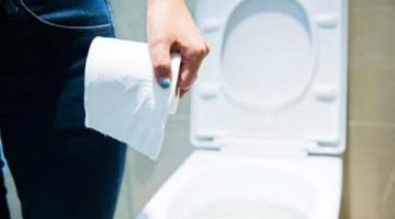 استخدام الهاتف: مخاطر صحية خطيرة تهددك عند اصطحابه للحمام