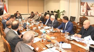 وزير الإسكان يتابع تسليم وحدات كمبوند مزارين بمدينة العلمين الجديدة والأعمال الجارية بالمشروع