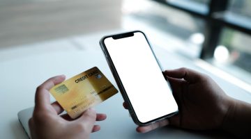 الدفع عبر الهاتف النقال يشهد ارتفاعًا بنسبة 28% في الربع الأول.