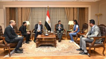 وزيرا الشباب والرياضة والطيران يبحثان سبل دعم أبطال الإسكواش المصري – كل الكورة