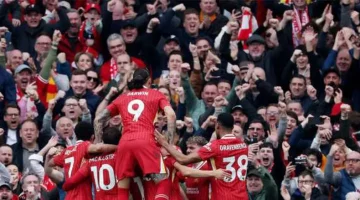 ليفربول يتصدر الدوري الإنجليزي وأرسنال ينافس