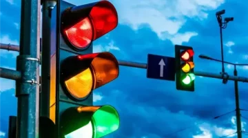 الاستعلام عن مخالفات المرور برقم السيارة 2025: أسهل الطرق والدفع المتاح
