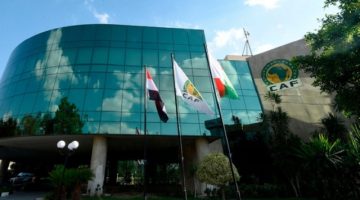 الكاف يصدر قرارًا حاسمًا بشأن جماهير الأندية.