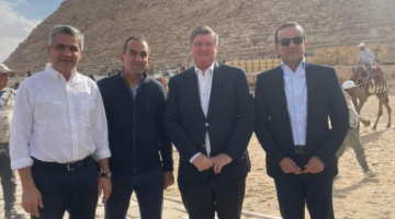 جان توبس يبحث تطوير الرياضة خلال زيارته للأكاديمية العسكرية المصرية ولقائه برئيس اتحاد الفروسية